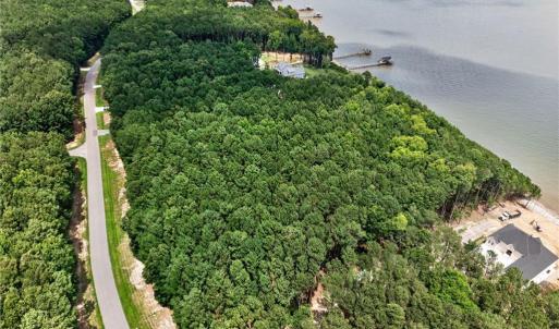 Photo #18 of 1129 Lawnes Neck Drive, Smithfield, Virginia 2.4 acres