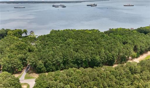 Photo #5 of 1129 Lawnes Neck Drive, Smithfield, Virginia 2.4 acres