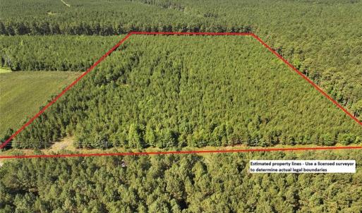 These lines are an approximation only of the exterior parcel boundaries.