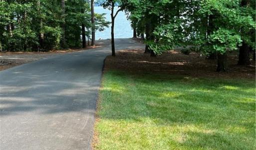 path to lake from clubhouse