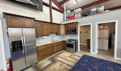 Full kitchen/Granite/Gas cooktop/Microwave/Refrigerator with FULL BATHROOM!