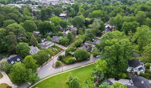 Photo #4 of 211 Country Club, Greensboro, NC 0.4 acres