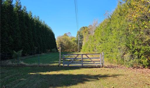 Gate, entrance, easement fr/Mr. Henry Rd