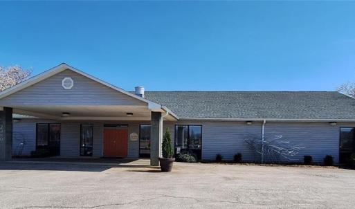 The Clubhouse with Pro Shop and restaurant