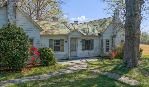 2 bedroom farmhouse