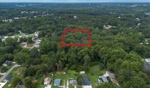 property line in picture is  not accurate...