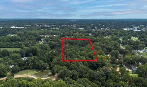 Property line in picture is not accurate...