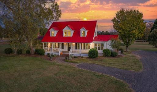 Custom built farm house w/ extensive renovations (2020-2021)