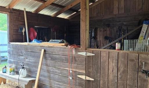 2 large stalls