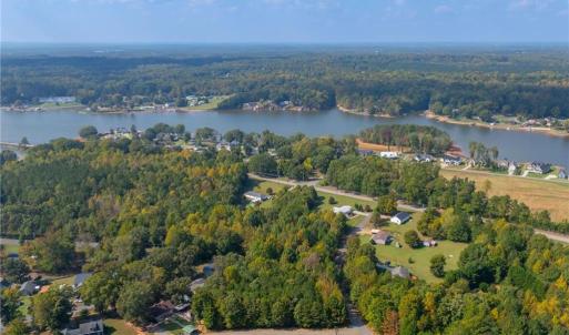 Easy access to Buddle Creek Fishing and boating access