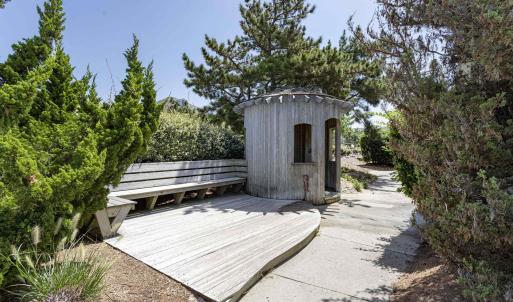 Duck Landing Beachside Shower