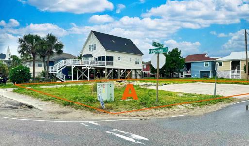 View of front of home featuring a front lawn