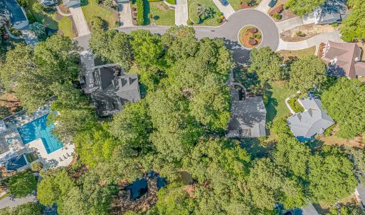 Birds eye view of property featuring a residential