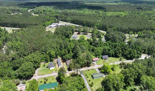 Birds eye view of property featuring a forest view