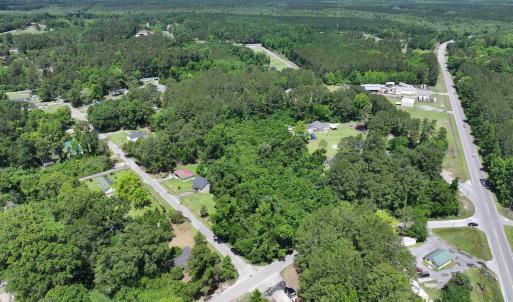 Birds eye view of property featuring a forest view