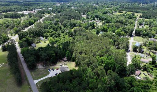 Birds eye view of property featuring a forest view