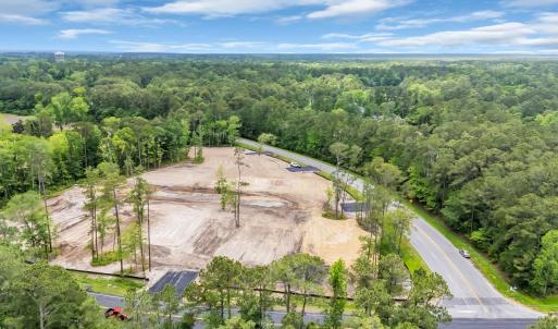 Birds eye view of property featuring a forest view