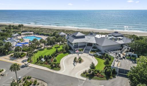 Bird's eye view of waterfront with a beach