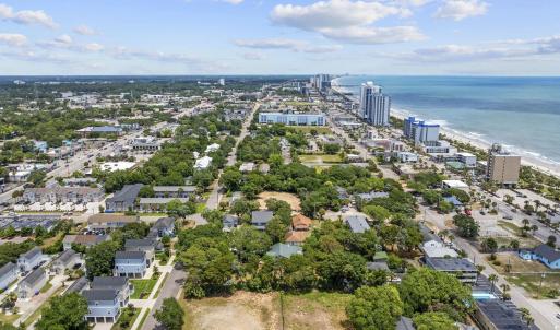 Aerial view of property and surrounding area with