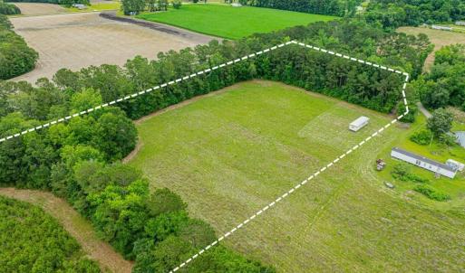 Aerial view of sparsely populated area featuring p