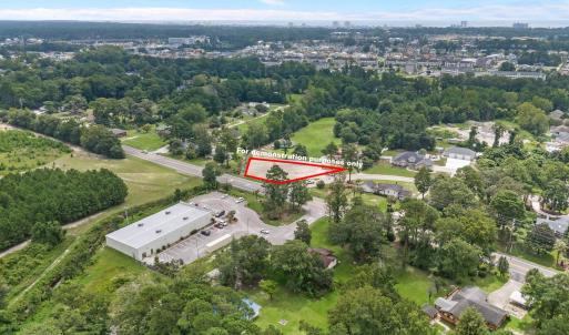 Aerial view of property's location featuring a tre