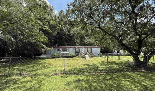 Manufactured / mobile home featuring a fenced back