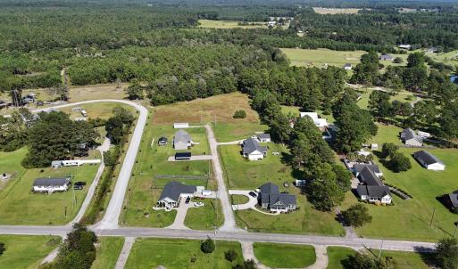 View of property location featuring a heavily wood