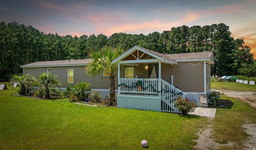 Manufactured / mobile home with covered porch, a y
