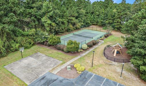 The Parkland Community offers tennis, bocce, pickl