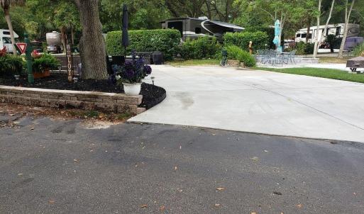 Surrounding community with driveway