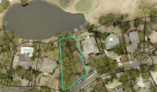 Aerial map of property and surrounding area featur