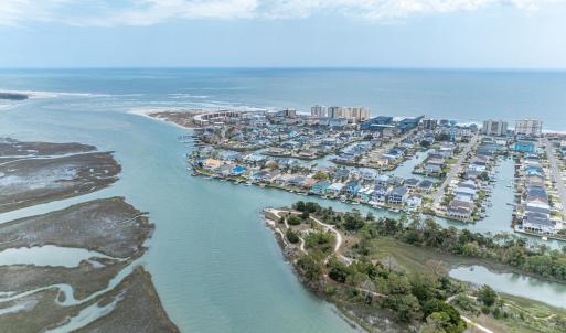 Aerial view of property's location featuring a lar