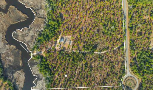 Map / location featuring property parcel outlined