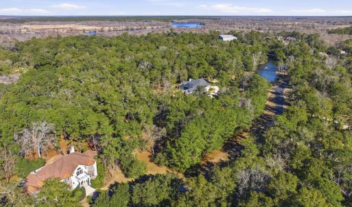 View of property location featuring a heavily wood