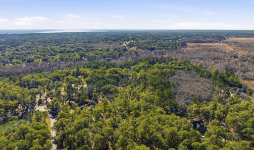 View of property location featuring a heavily wood
