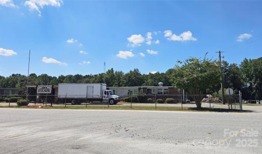 Photo #2 of 900 Patriot, Dillon, SC