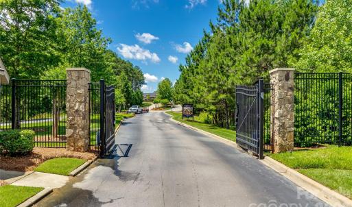 Photo #11 of 6121 Chimney Bluff, Lancaster, SC