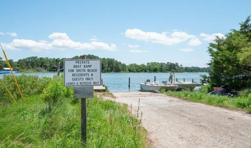 Amenities-Private boat ramp