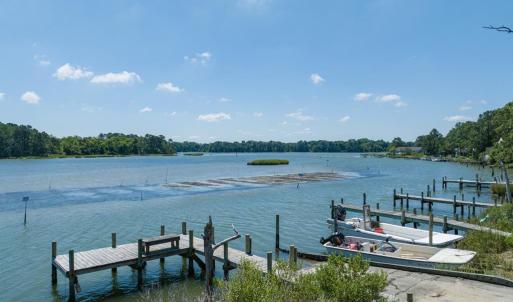 Amenities-Private boat ramp