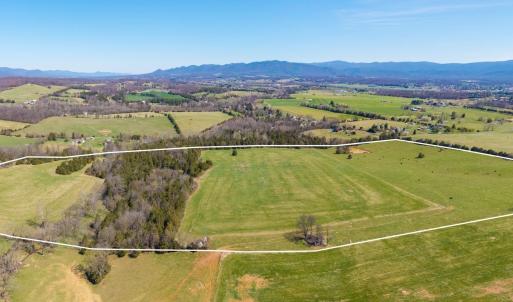 The lot lines are marked to give approximate boundaries, please see plat for exact details.