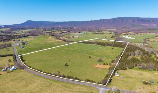 The lot lines are marked to give approximate boundaries, please see plat for exact details.