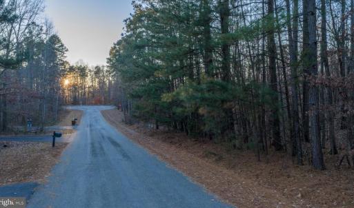 Photo #4 of 2318 WATERSIDE DR, BUMPASS, VA 1.0 acres