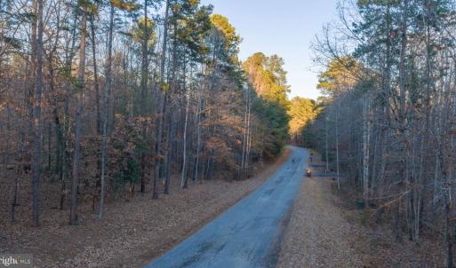 Photo #5 of 2318 WATERSIDE DR, BUMPASS, VA 1.0 acres