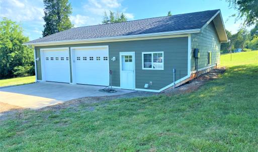Garage w/Hot & Cold Water & Laundry