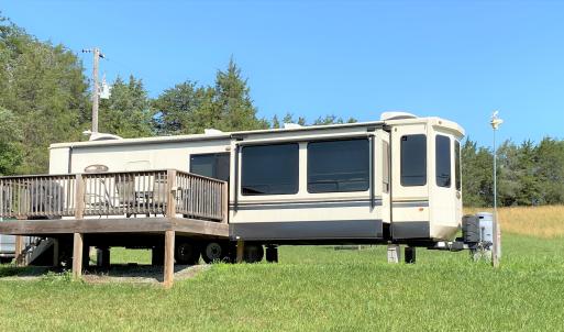 Like New 40' Camper w/septic & water