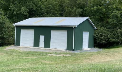 32'x40' Metal Barn w/4 Overhead Doors