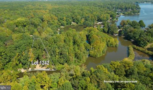 Photo #6 of 1242 LAKESHORE DR, LOUISA, VA 0.6 acres