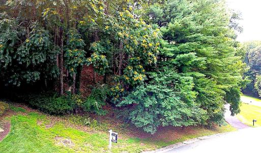 StradfordFrontWithSign