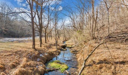 21-DJI_20251216022228_0172_D