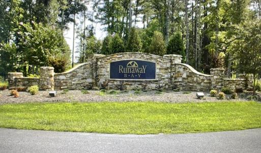 Runaway Bay PHOTO Entrance sign